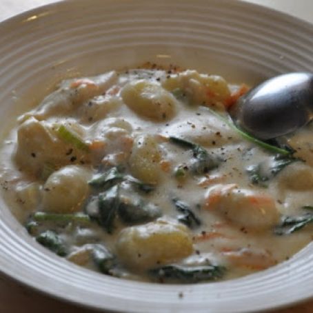 Olive Garden Chicken and Gnocchi Soup