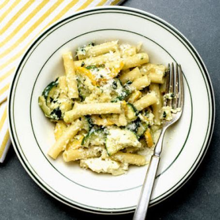 Summer Pasta With Zucchini, Ricotta and Basil
