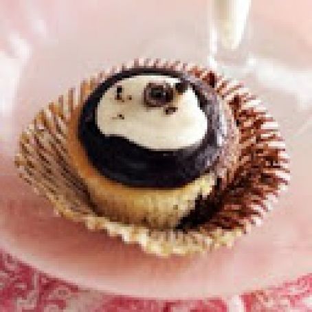Black and White Irish Cream Cupcakes