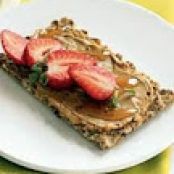 Cashew-Strawberry Crunch