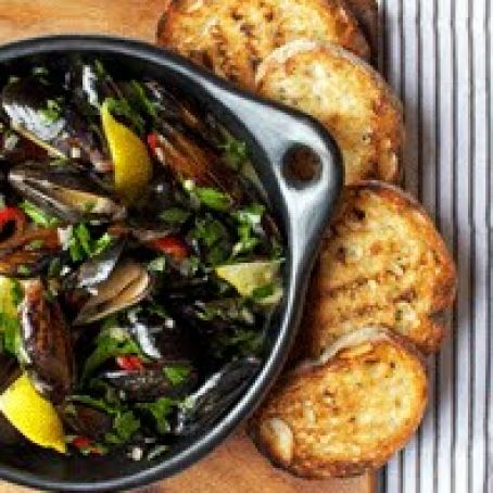 POT ROASTED MUSSELS w/AIOLI