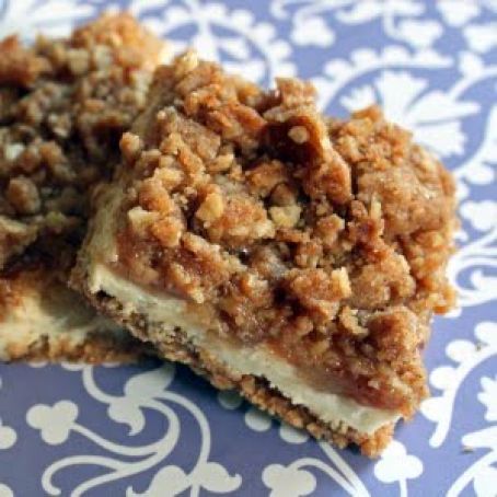 Apple Streusel Cheesecake Bars