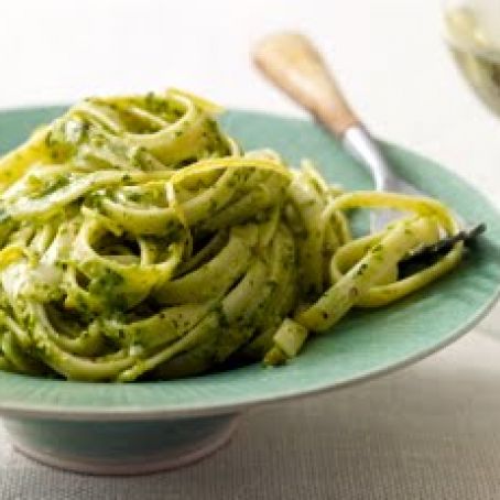 Creamy Parsley and Pistachio Fettucini