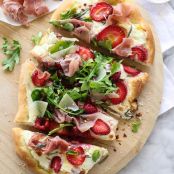 Berry With Arugula and Prosciutto Pizza