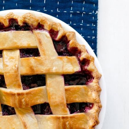 Paula Deen's Lattice-Top Blackberry Pie