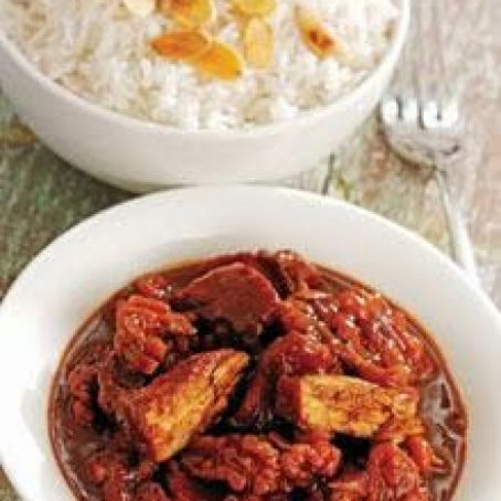 Chicken in pomegranate and walnut sauce