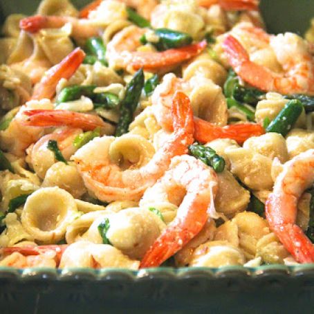 Pasta with shrimp and asparagus