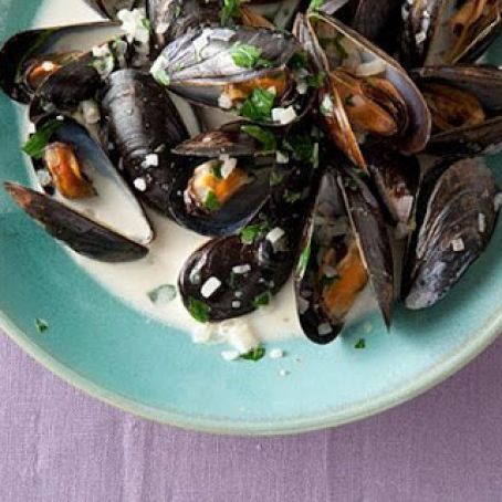 MUSSELS IN GREEN PEPPERCORN SAUCE