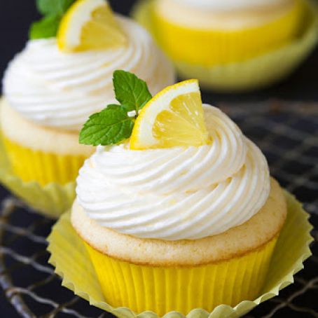 Lemon Cupcakes with Lemon Buttercream Frosting