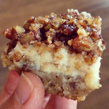 PECAN CHEESECAKE-SQUARES