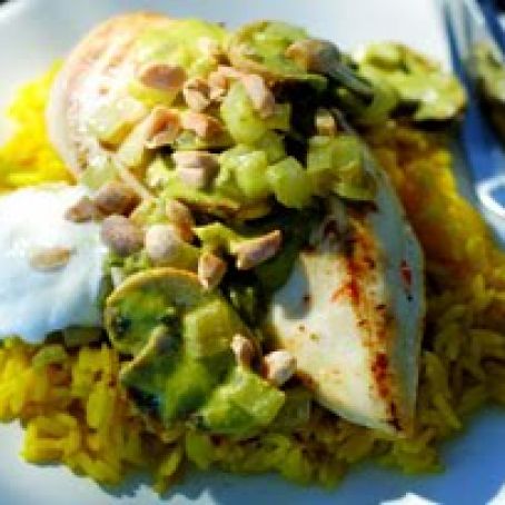 Pollo en Salsa de Cilantro y Cacahuates