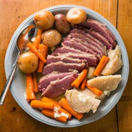 Slow Cooker Corned Beef and Cabbage