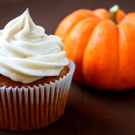 Pumpkin Cupcakes with Frosting