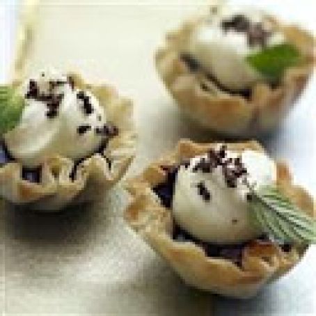 Chocolate Tarts with Peppermint Crème