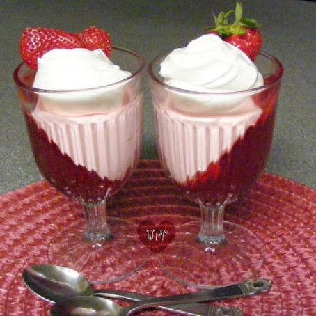 Jell-O Strawberry Cheesecake Parfaits