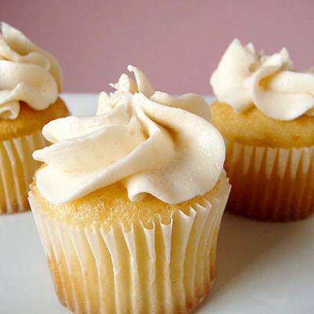 Vanilla Cupcakes with Vanilla Buttercream Frosting