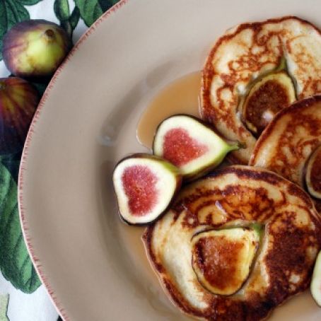 Spiced fig and ricotta pancakes