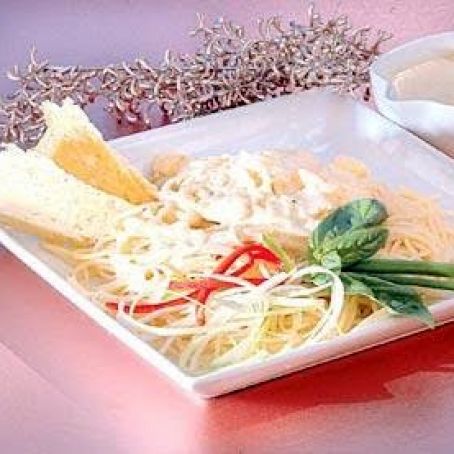 ESPAGUETI EN SALSA DE CUATRO QUESOS