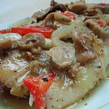 MERO AL HORNO CON CHAMPIÑONES Y PIMIENTOS