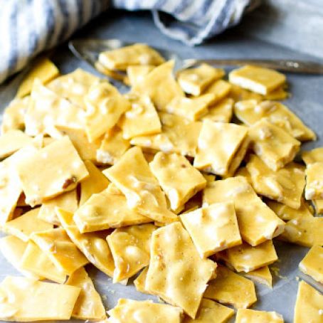 OLD FASHIONED PEANUT BRITTLE
