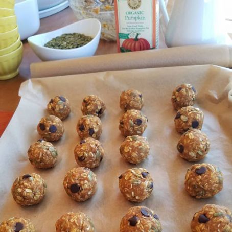 Pumpkin & Dark Chocolate Energy Balls