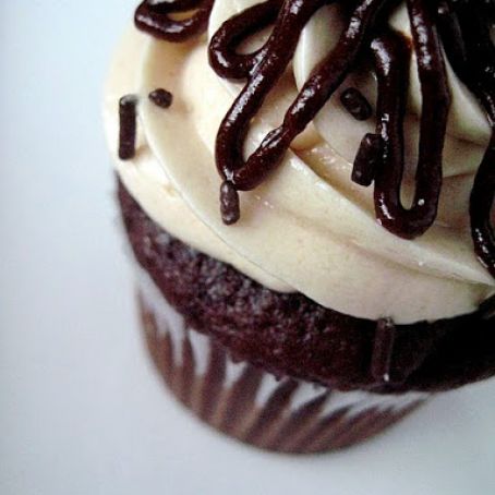 Chocolate Banana Cupcakes with Peanut Butter Buttercream