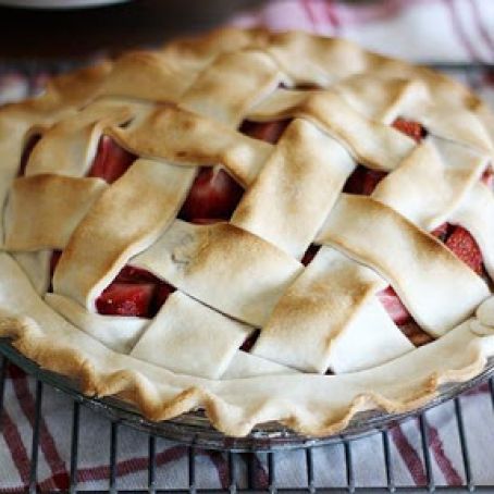Strawberry Pie Cake