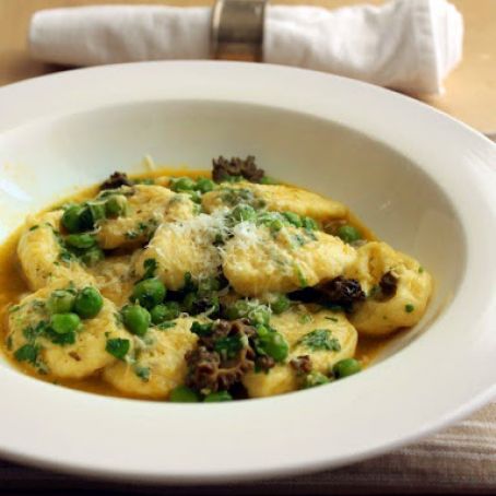 Ricotta Gnocchi with Mushroom & Peas Sauce