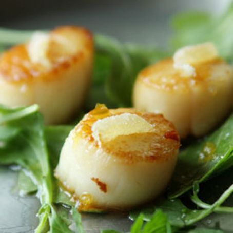 SCALLOP & ROASTED PEPPER SALAD