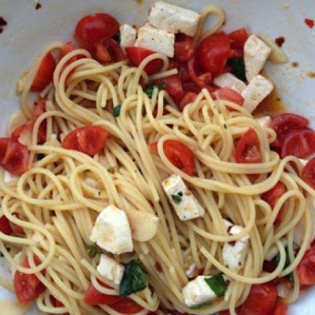 Tomato and Mozzarella Pasta Sauce -no cook