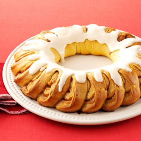 Overnight Cinnamon Wreaths