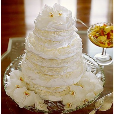 Meringue Cakes: Tropical Coconut Pavlova