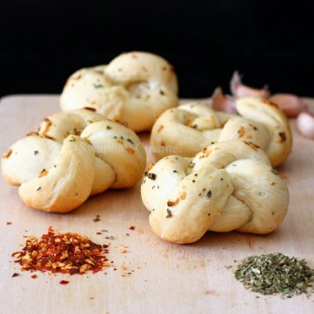 Soft Garlic Knots