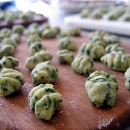 ÑOQUIS DE HIERVAS CON ESPINACAS Y JAMON