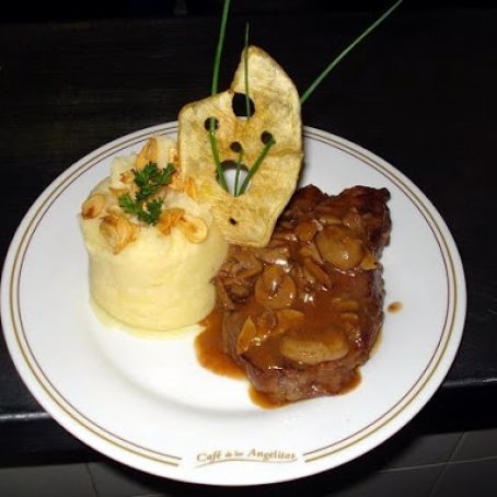 BIFE DE CHORIZO CON SALSA DE HONGOS