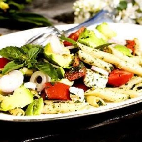 Pastasallad med fetaost & avocado