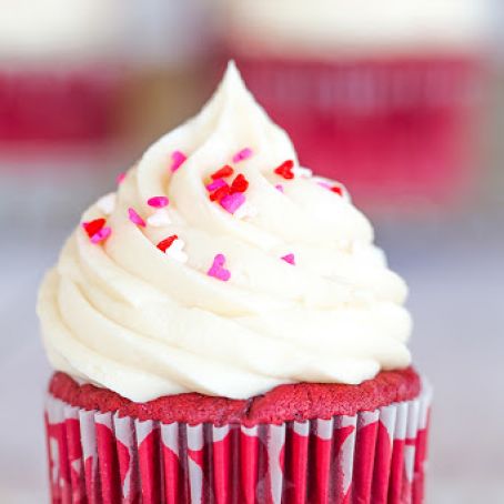 RED VELVET CUPCAKES WITH CREAM CHEESE FROSTING