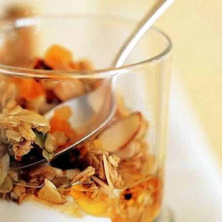 MAPLE APRICOT GRANOLA