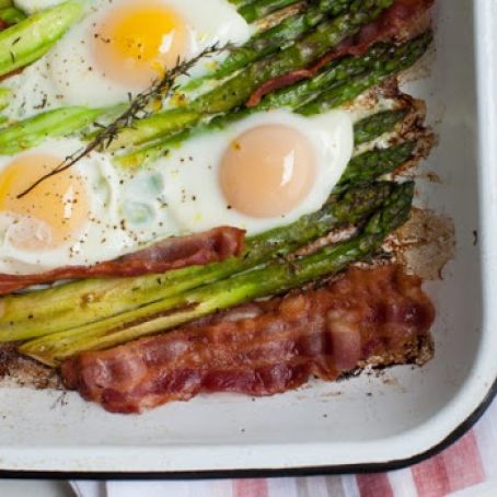 One-Pan Crispy Bacon and Roasted Asparagus with Baked Eggs