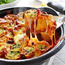 Baked Spinach and Ricotta Rotolo