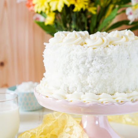 CLASSIC COCONUT CAKE