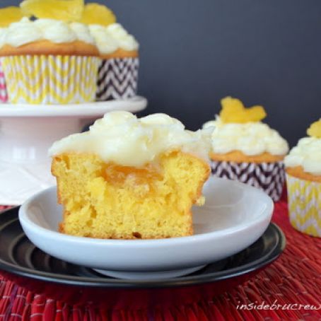 PINEAPPLE FILLED CUPCAKES
