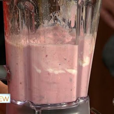 Daphne Oz's Superfood Breakfast Smoothie