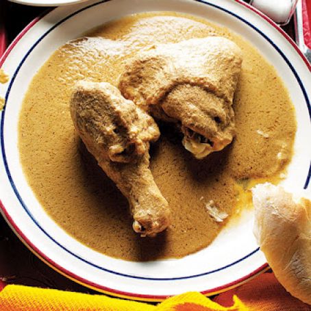 Pollo en Pipián Verde (Chicken with Pumpkin Seed-Tomatillo Sauce)