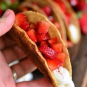Cinnamon Strawberry Cheesecake Dessert Tacos
