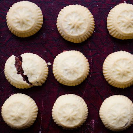 Ma'amoul bil Tamer (Lebanese Date Shortbread)