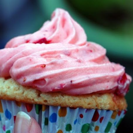 White Cupcakes with Fresh Strawberry Buttercream