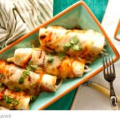 Enchiladas de Pollo en Salsa Roja (Chicken Enchiladas With Red Salsa)