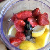 THE ULTIMATE STRAWBERRY LEMONADE