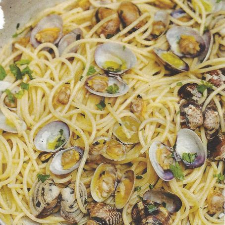 SPAGHETTI ALLE VONGOLE  PASTA WITH CLAM SAUCE